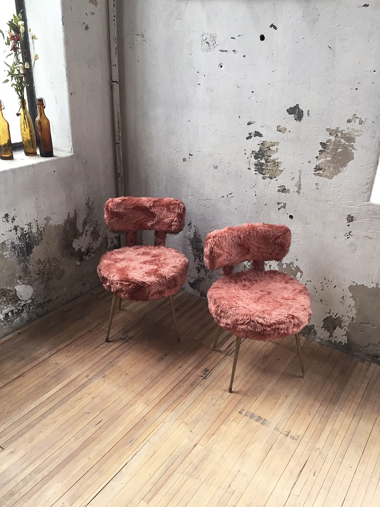 Chaise / Fauteuil Moumoute vintage Pelfran, couleur crème à reflet